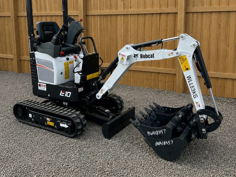 1 tonne Bobcat mini excavator for hire in Darebin